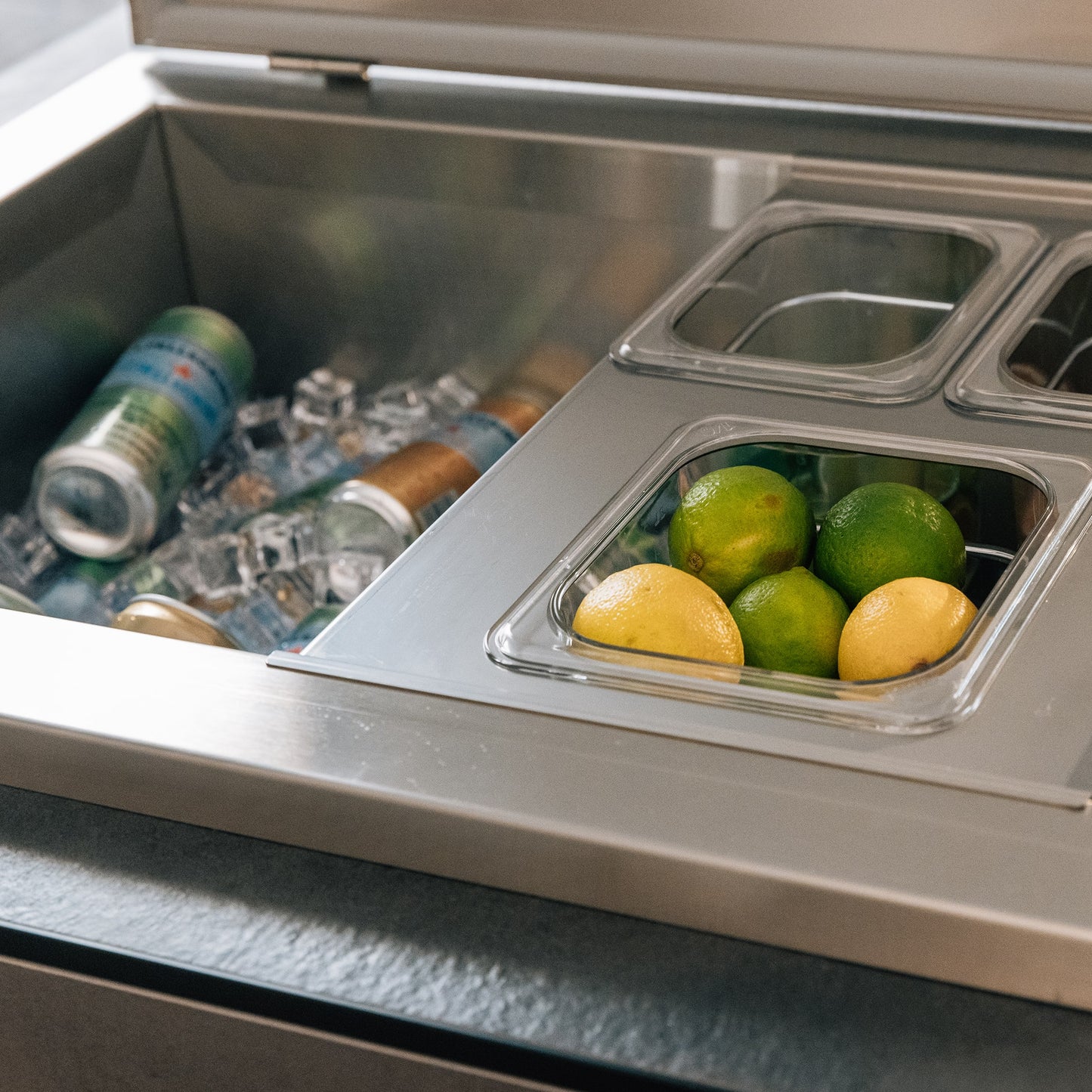 28″x 21″ Ice Chest